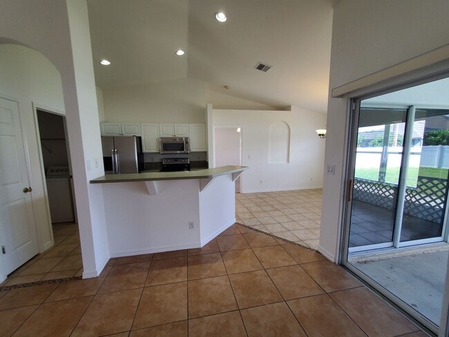 Building Photo - 3011 SW 14th Ct