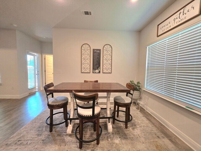 Building Photo - 8055 Silver Maple Dr