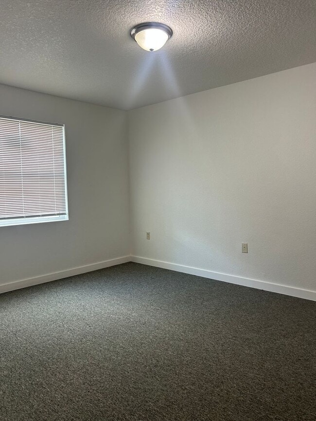 Building Photo - 3016 Parkway Blvd