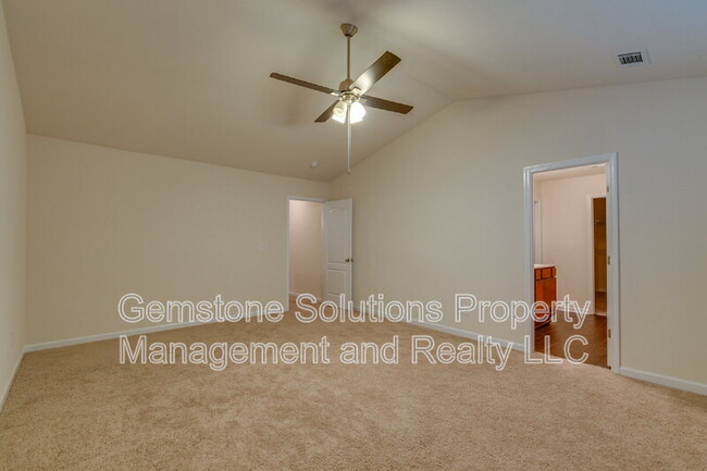 Building Photo - 2508 Queen Bee Dr