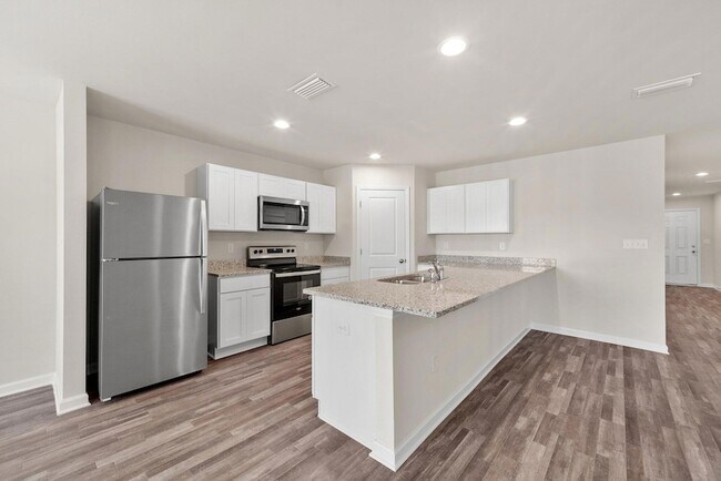 Building Photo - 511 Whispering Creek Ave