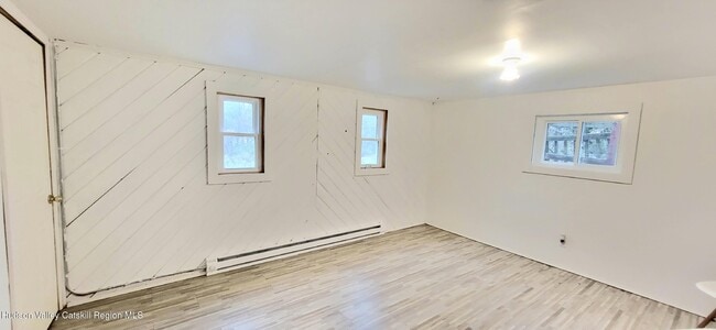 Building Photo - 46 N Center St