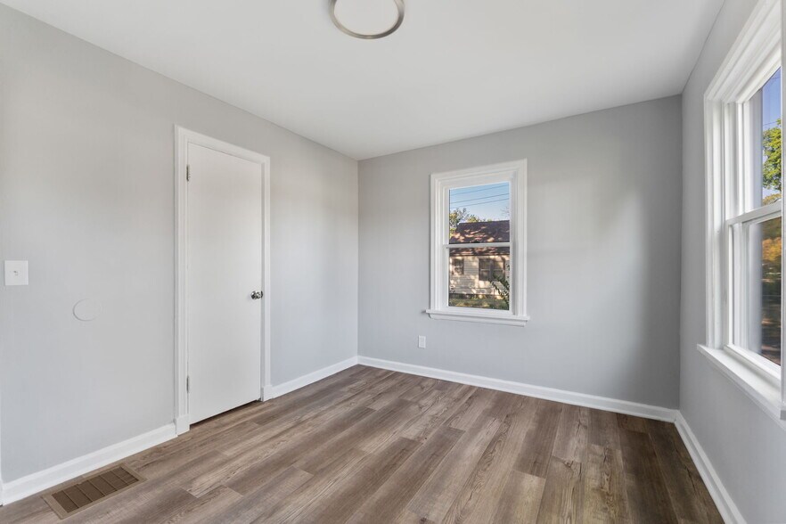 Building Photo - 1275 Briarwood Ave