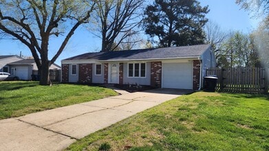 Building Photo - 924 Carriage Hill Rd