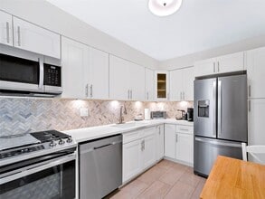 Building Photo - 3140 S Ocean Dr