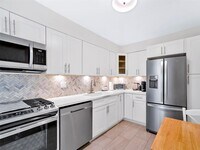 Building Photo - 3140 S Ocean Dr