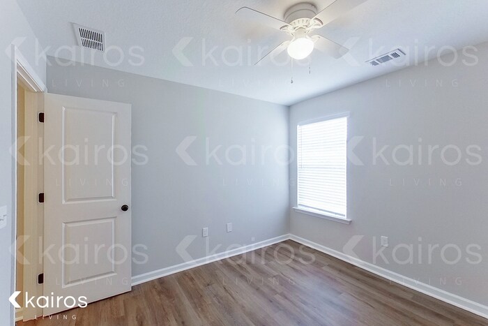 Building Photo - 15 Bungalow Cir
