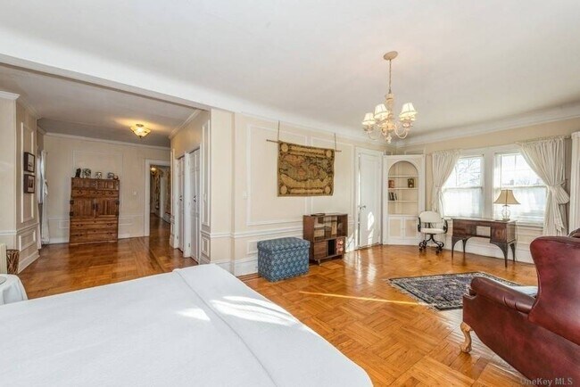 Building Photo - 161 W Beech St