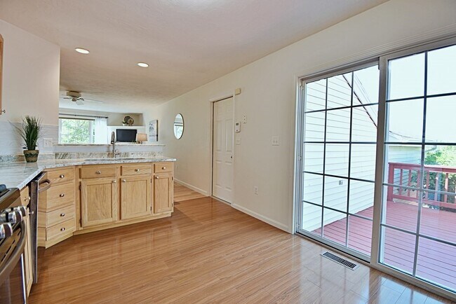 Building Photo - 19 Ptarmigan Dr