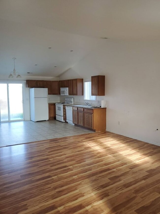 Building Photo - April Rent FREE - Double Car Garage & Fenced Yard