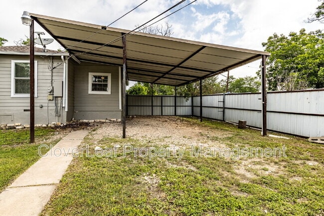 Building Photo - 402 W Wildwood Dr