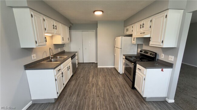 Building Photo - 229 Brunswick Dr