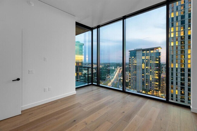 Building Photo - 610 Davis St