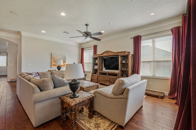 Building Photo - Available August 2026! Beautiful home in the Carters Crossing subdivision!