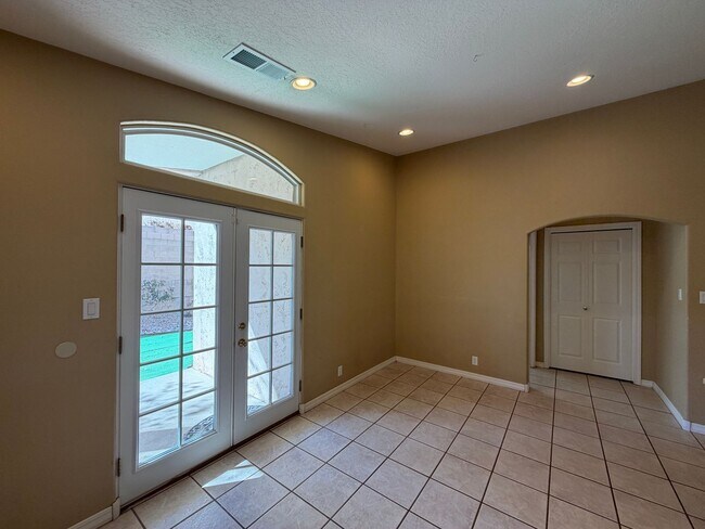 Building Photo - 3 Bedroom Home Near Louisiana Blvd NE & Paseo Del Norte Blvd NE!