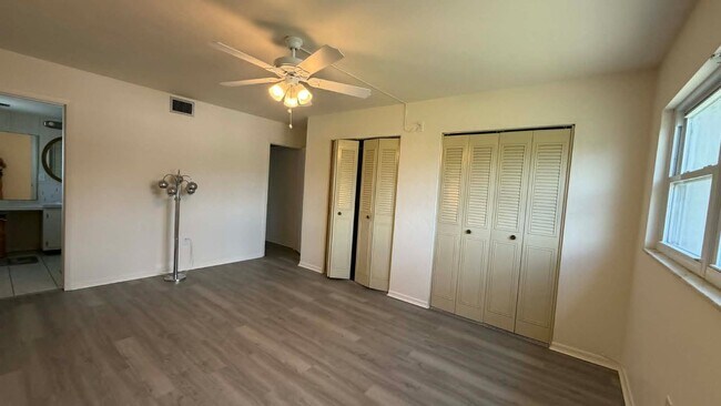 Building Photo - FIRST MONTHS RENT FREE!!! Beautiful 2 MASTER SUITE CONDO in Central Ft. Myers with Over 1200 Sqft.
