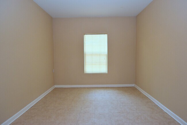 Building Photo - RECENTLY UPDATED 3 BEDROOM 1 BATH HOME