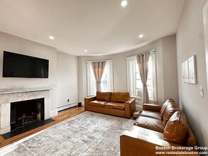 Building Photo - Amazing one bed in the South End... DON'T MISS OUT!!!