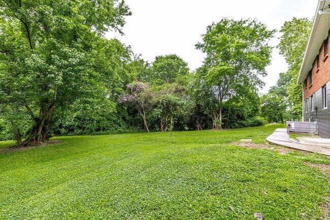 Building Photo - 418 Foothill Dr