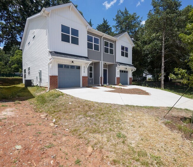 Building Photo - Brand new Duet Style Townhome in Charlotte!