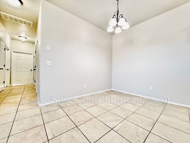 Building Photo - 1328 Garden Gate Dr