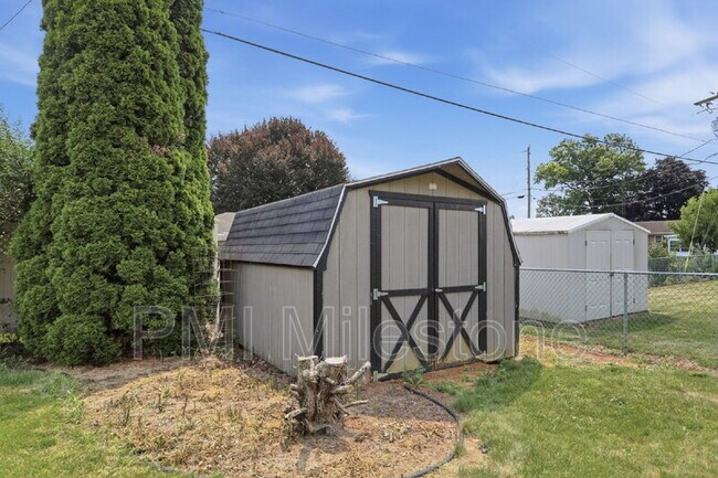 Building Photo - 233 Carmack Dr