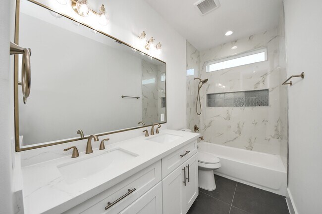 Building Photo - 3508 Omega St