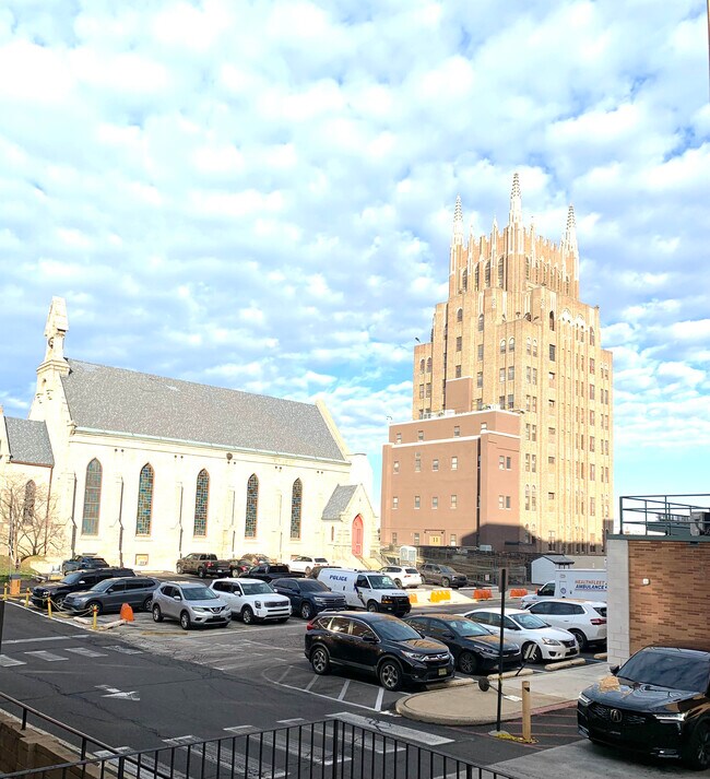 Building Photo - 174 E Huntingdon St