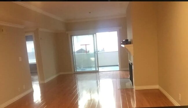 Building Photo - 2915 Montrose Ave