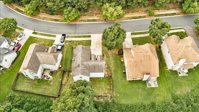 Building Photo - Welcome to this stunning 4-bedroom, 2.5-ba...