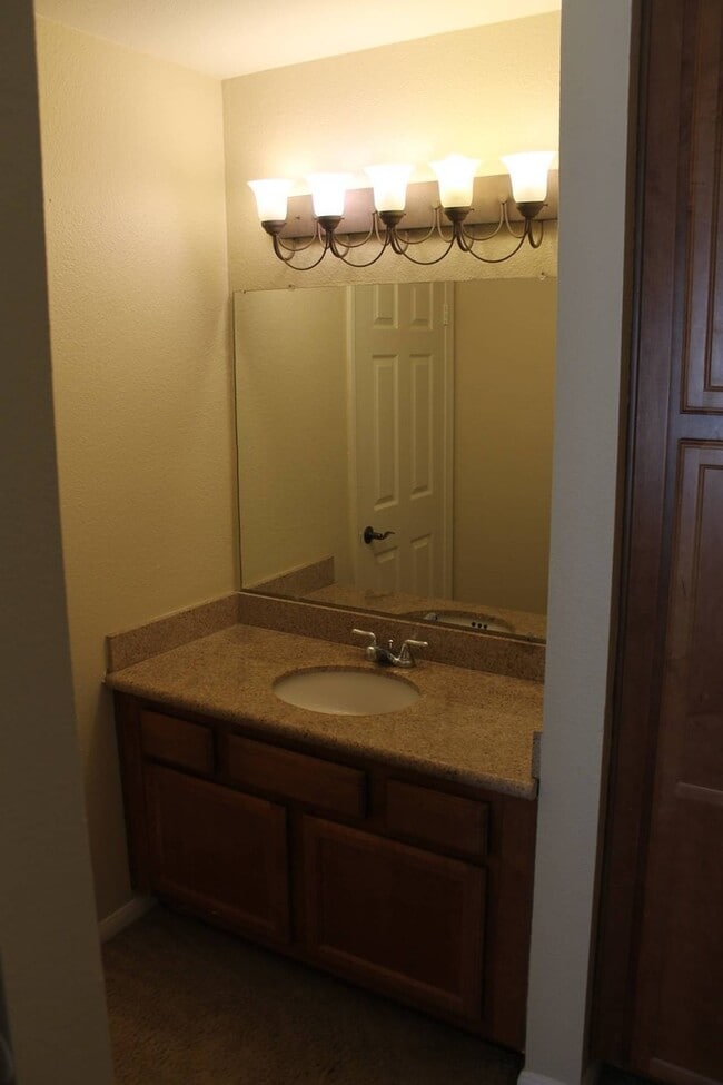 Building Photo - Charming 2BR/1BA Condo – Resort-Style Amenities!