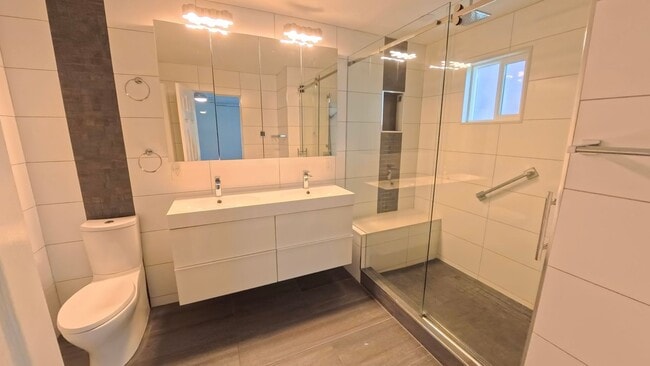 Building Photo - Beautiful Lindon Home