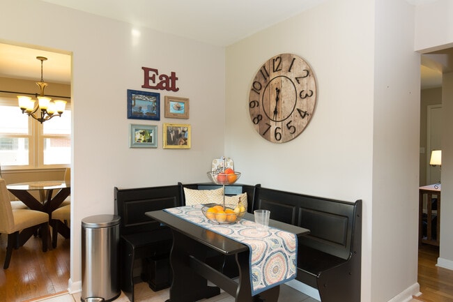 Building Photo - 4311 Kinloch Rd