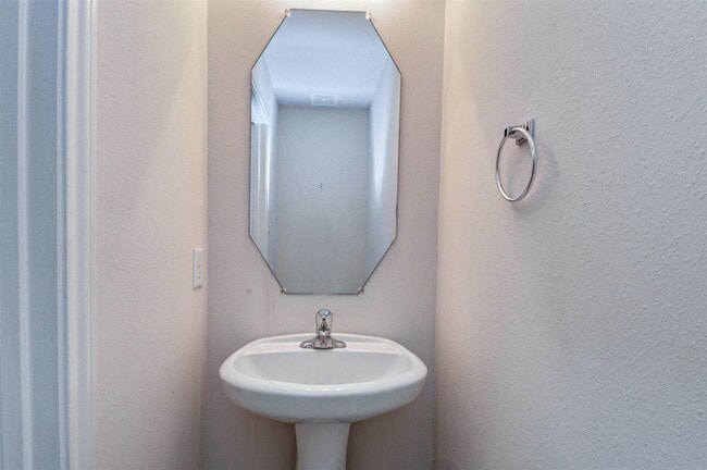 Building Photo - 87 N Burberry Park