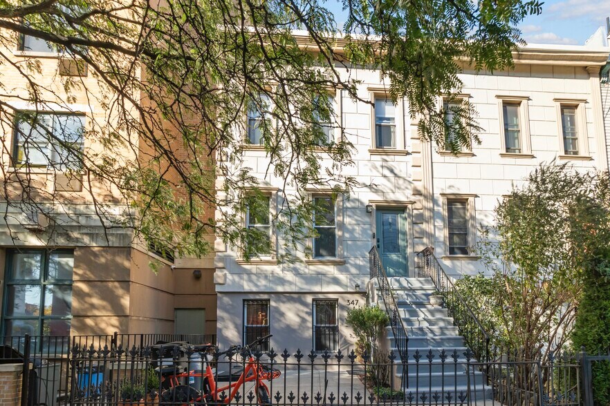 Building Photo - 347 Kosciuszko Street