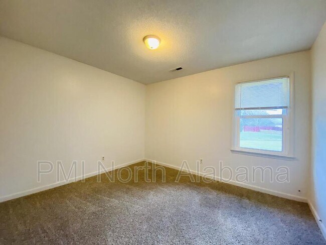 Building Photo - 212 Elton Cir S
