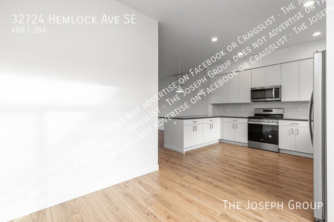 Building Photo - 32724 Hemlock Ave SE