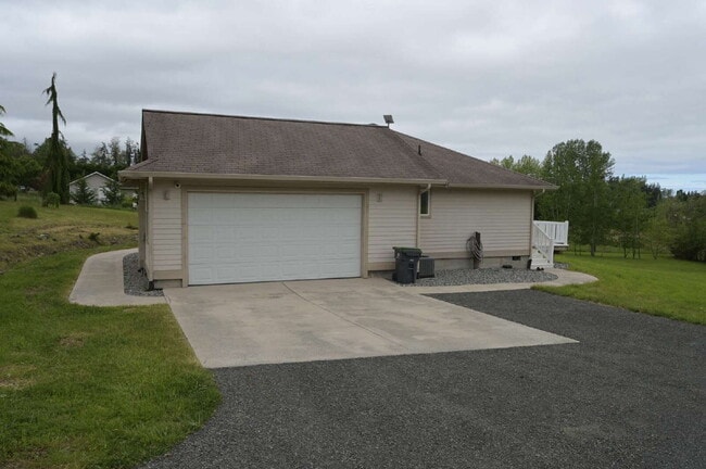 Building Photo - Newly renovated 3 bed 2 bath in a country ...
