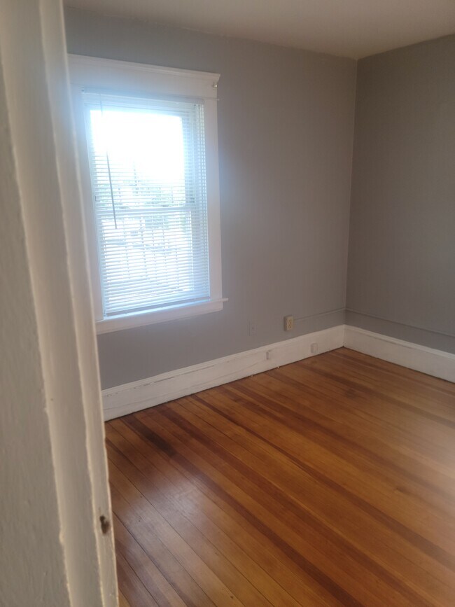 Bedroom - 809 Charles St