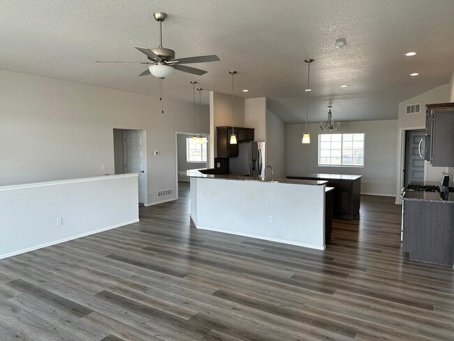 Building Photo - 1343 N Dailey Dr