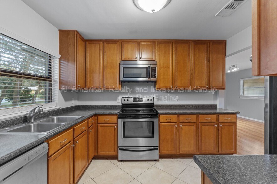 Building Photo - 26 Anastasia Dr SE