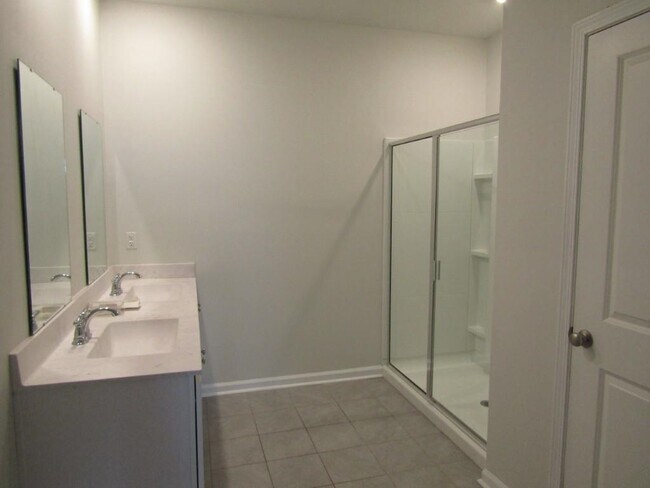 Building Photo - 2165 Ainsley Dr