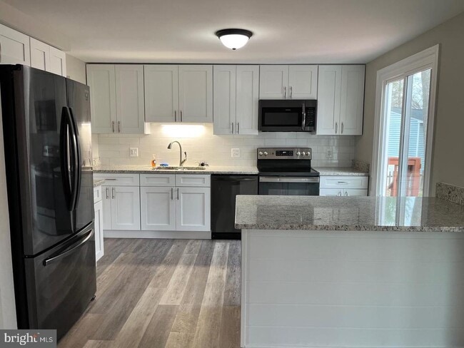 Building Photo - 2 Rosewood St