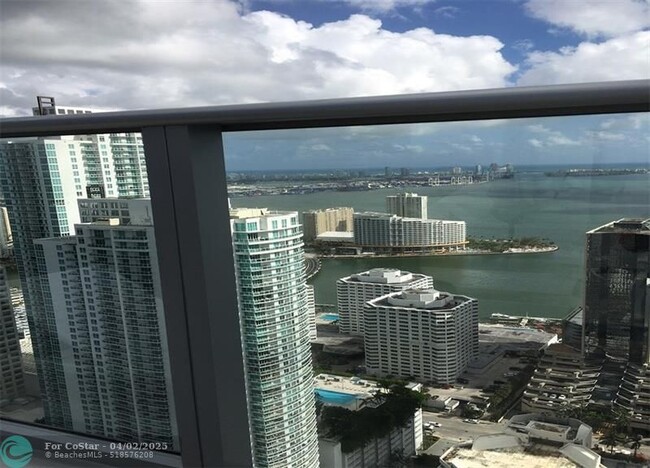 Building Photo - 1010 Brickell Ave