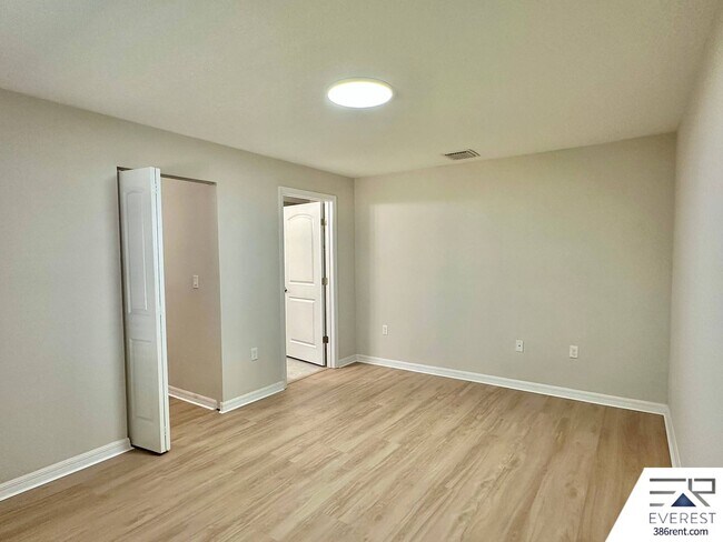 Building Photo - FULLY FENCED 4/3/2 IN DESIRABLE SEMINOLE WOODS