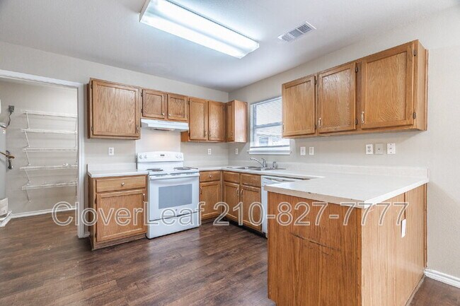 Building Photo - 7121 Lynn Lake Dr