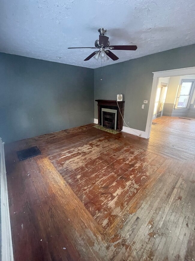 Building Photo - 610 Pine St