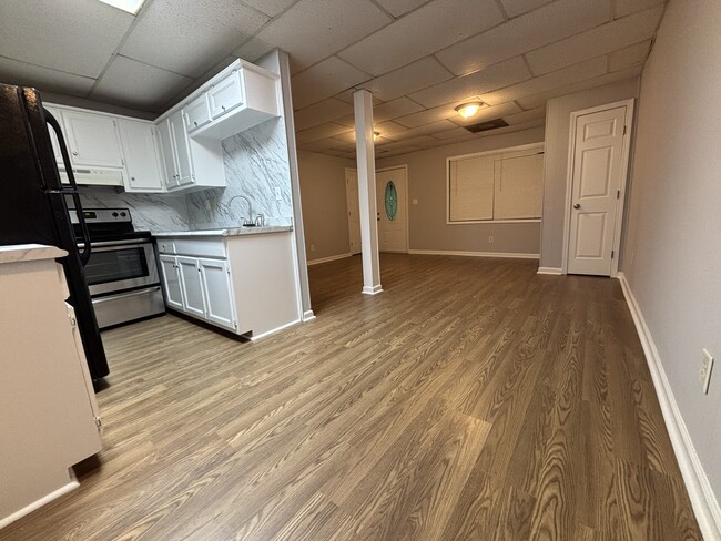 Building Photo - 3211 Country Ln