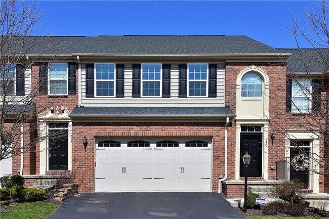 Primary Photo - 616 Edison Dr