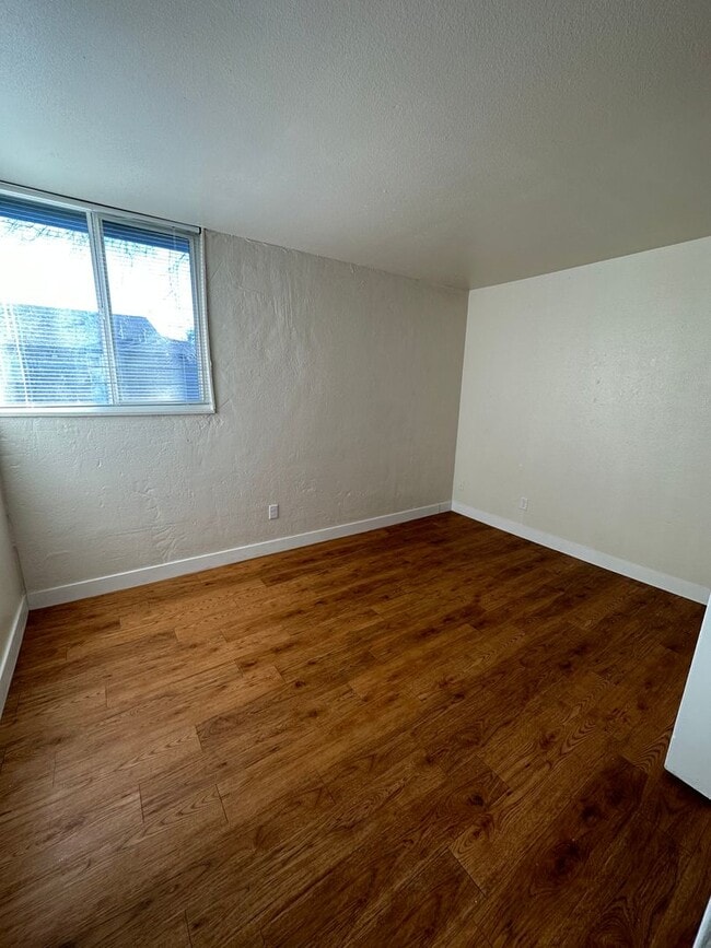 Building Photo - NShields636 (KC-LN-KB)